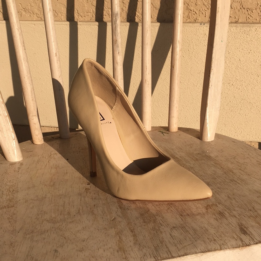Signature Sexy Pale nude heels